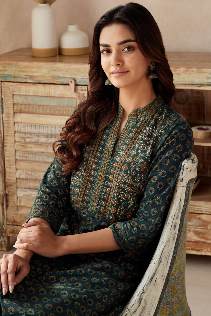 Sehra Zafina Ajrak Kurta - Image 5
