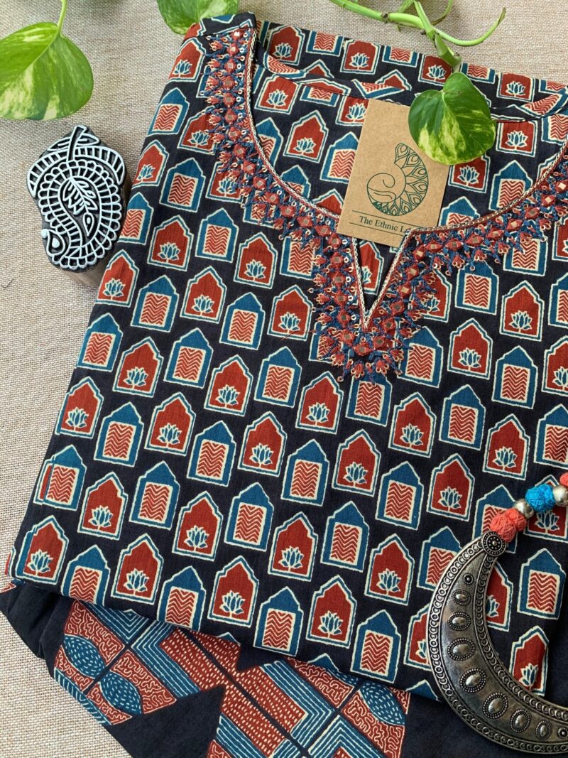 "Jhanroka" Cotton Kurta with Pants (2pc) - Image 5